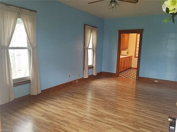 3rd image of 111 Bailey Ct