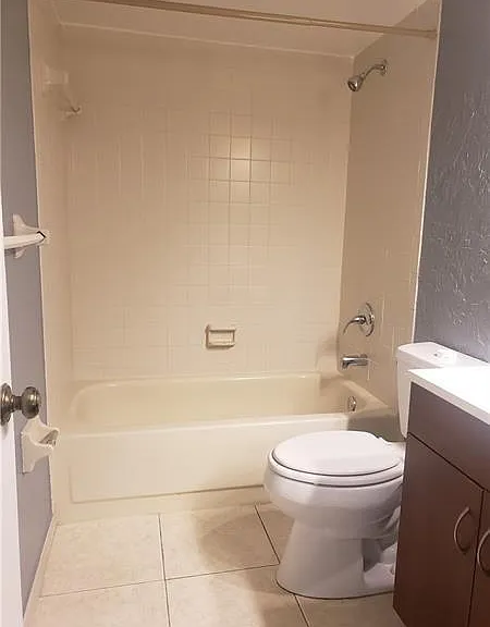 109 Lake Emerald Dr #107 — Photo 11