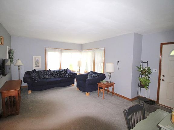 4th image of 940 26th Ave N