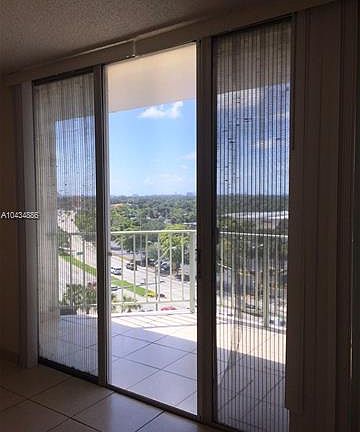 5th image of 16710 NE 9th Ave APT 810