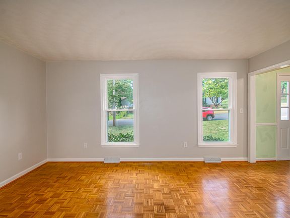 2nd image of 6012 Woodcock Cir