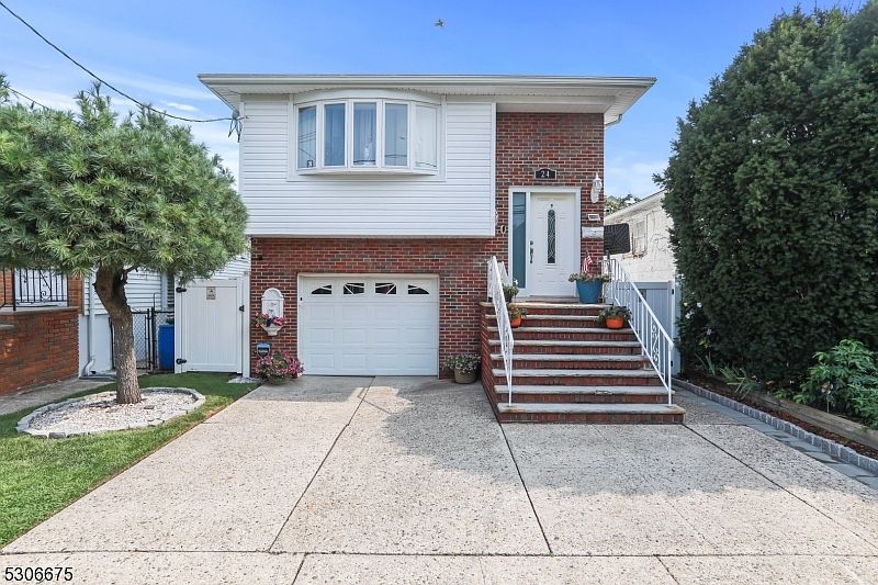 1st image of 24 Crystal St