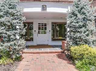 3 Town House Pl APT 2A, Great Neck, NY 11021