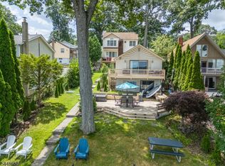 121 Maxim Dr, Hopatcong Boro, NJ 07843