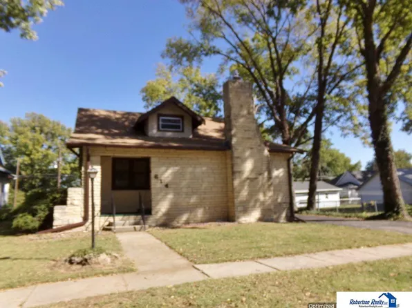 614 N 8th St, Wymore, NE 68466