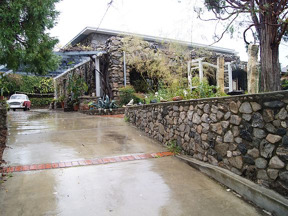 4th image of 10428 Tujunga Canyon Blvd