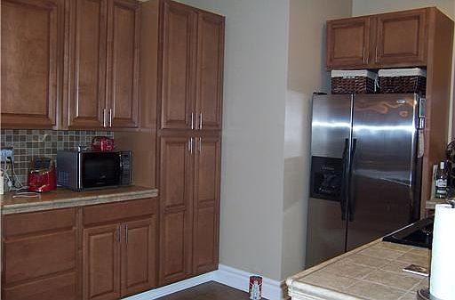 5th image of 304 W 8th St