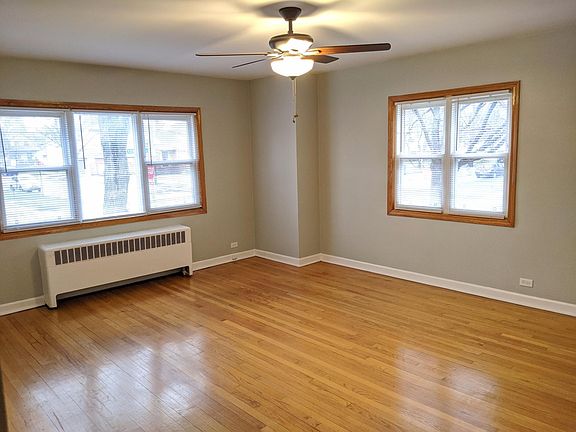 3rd image of 4454 N Lockwood Ave #1