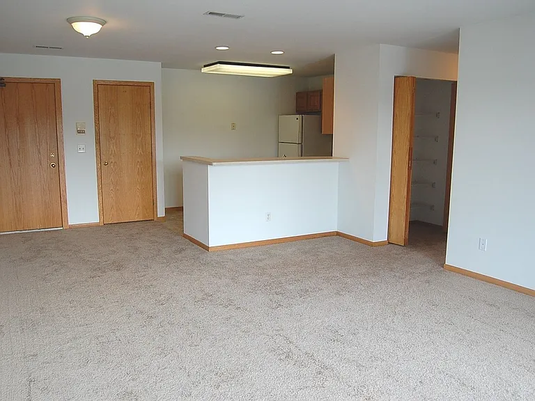 Riverwalk Apartments — Photo 37