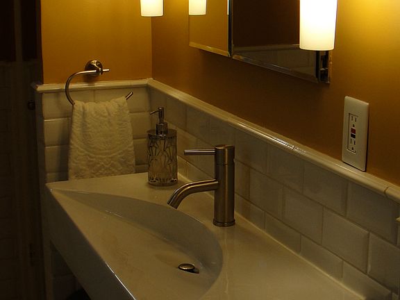 Upstairs bathroom #1