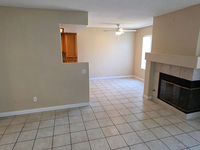 13927 Midland Rd — Photo 6