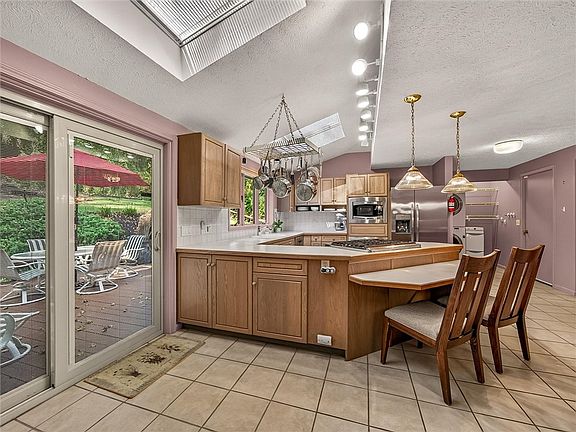 4th image of 45 Shadowlawn Ct