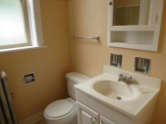 5th image of 2052 W Fargo Ave APT 1D