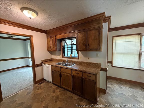 5th image of 872 Hilton Dr