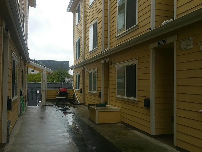 1007 NE 56th St — Photo 6