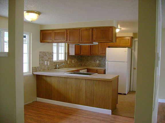 New tile and sink in Kitchen