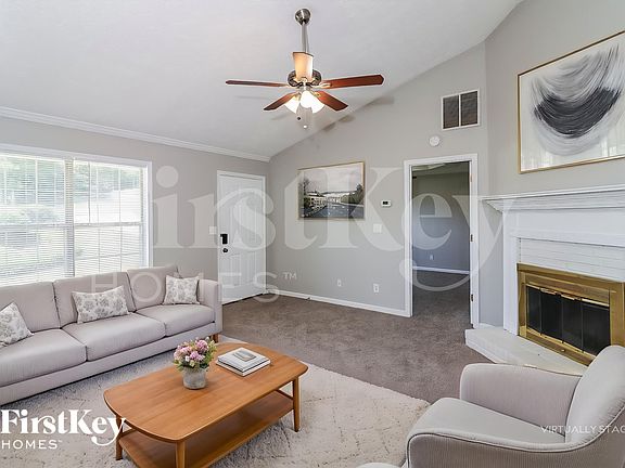 3rd image of 3818 Clarendon Pl
