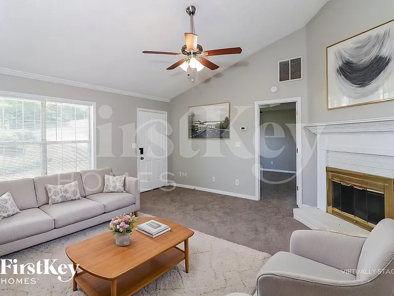 3818 Clarendon Pl — Photo 3