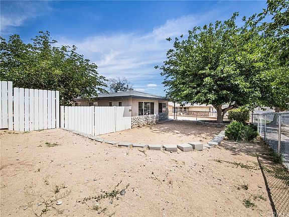 2nd image of 15561 Fresno St