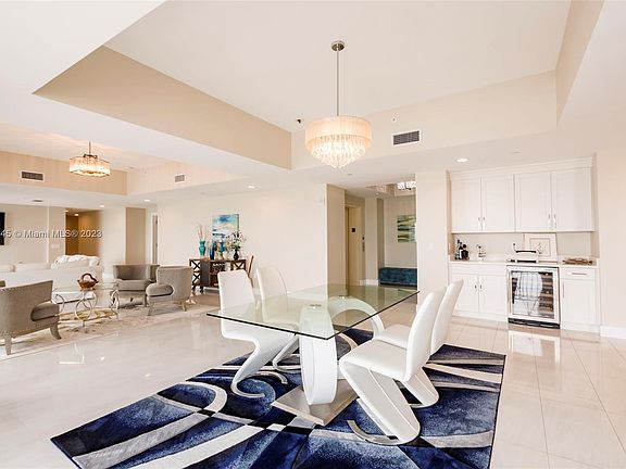 4th image of 301 S Gulfview #702