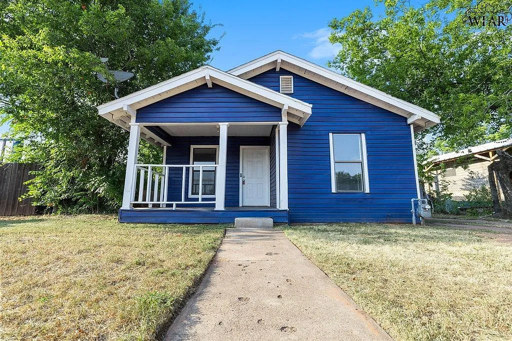 2 bed, 1.0 bath, 738 sqft, $995 — Photo 1