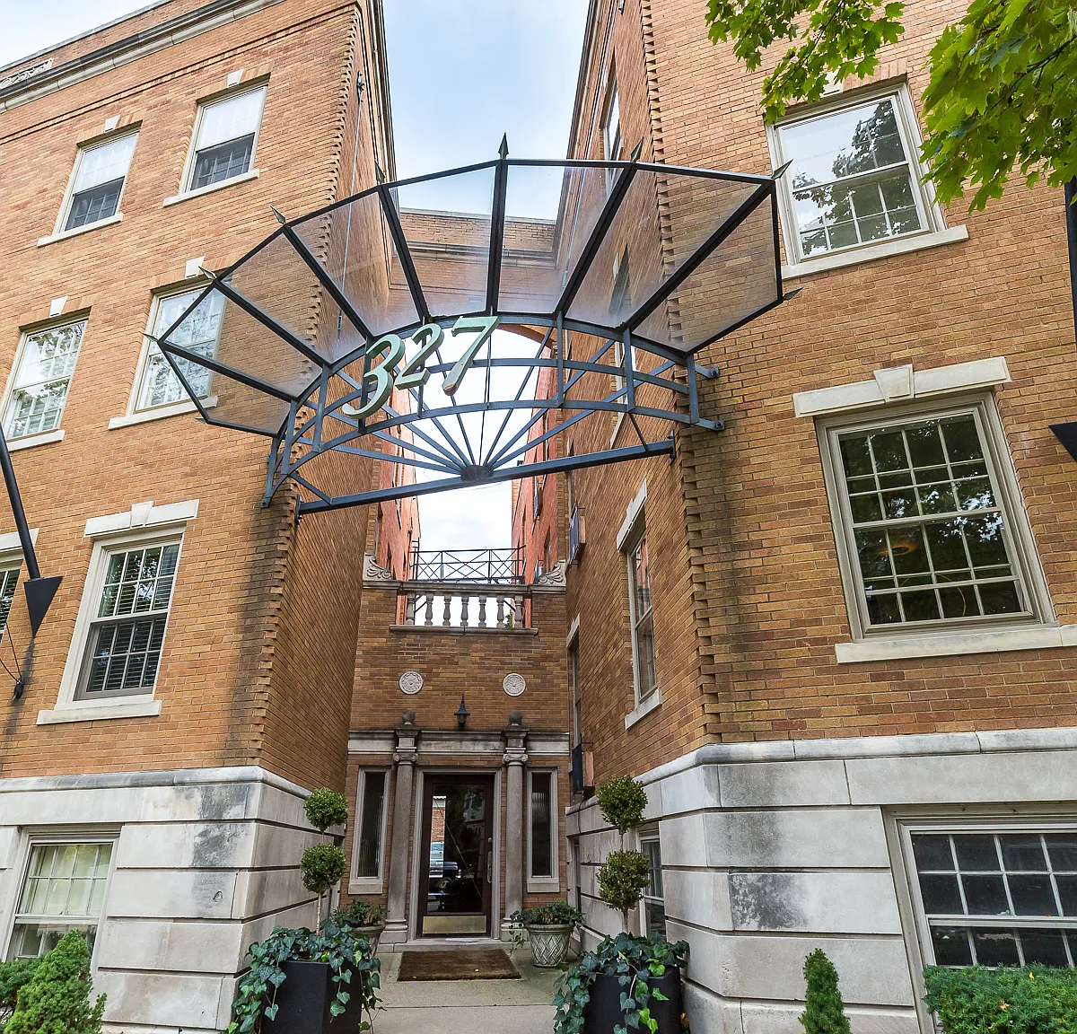1 bed, 715 sqft, $1,800 — Photo 1