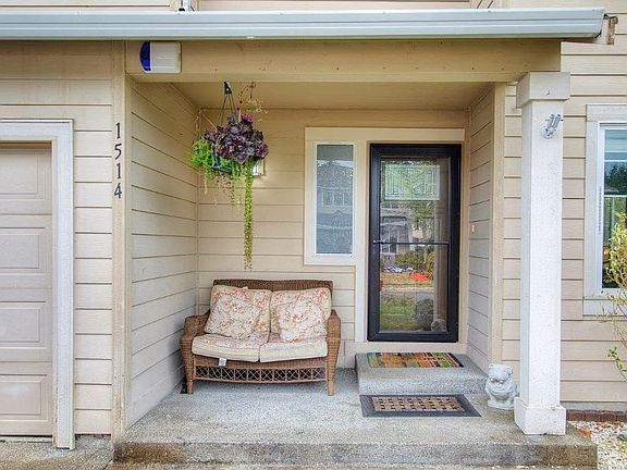 3rd image of 1514 185th Street Ct E