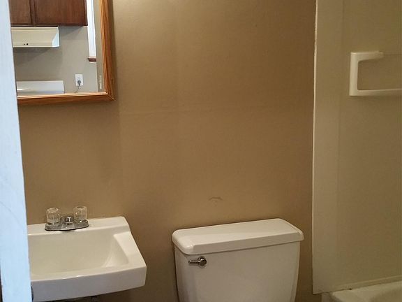 2nd image of 906 Luther Pl APT 1