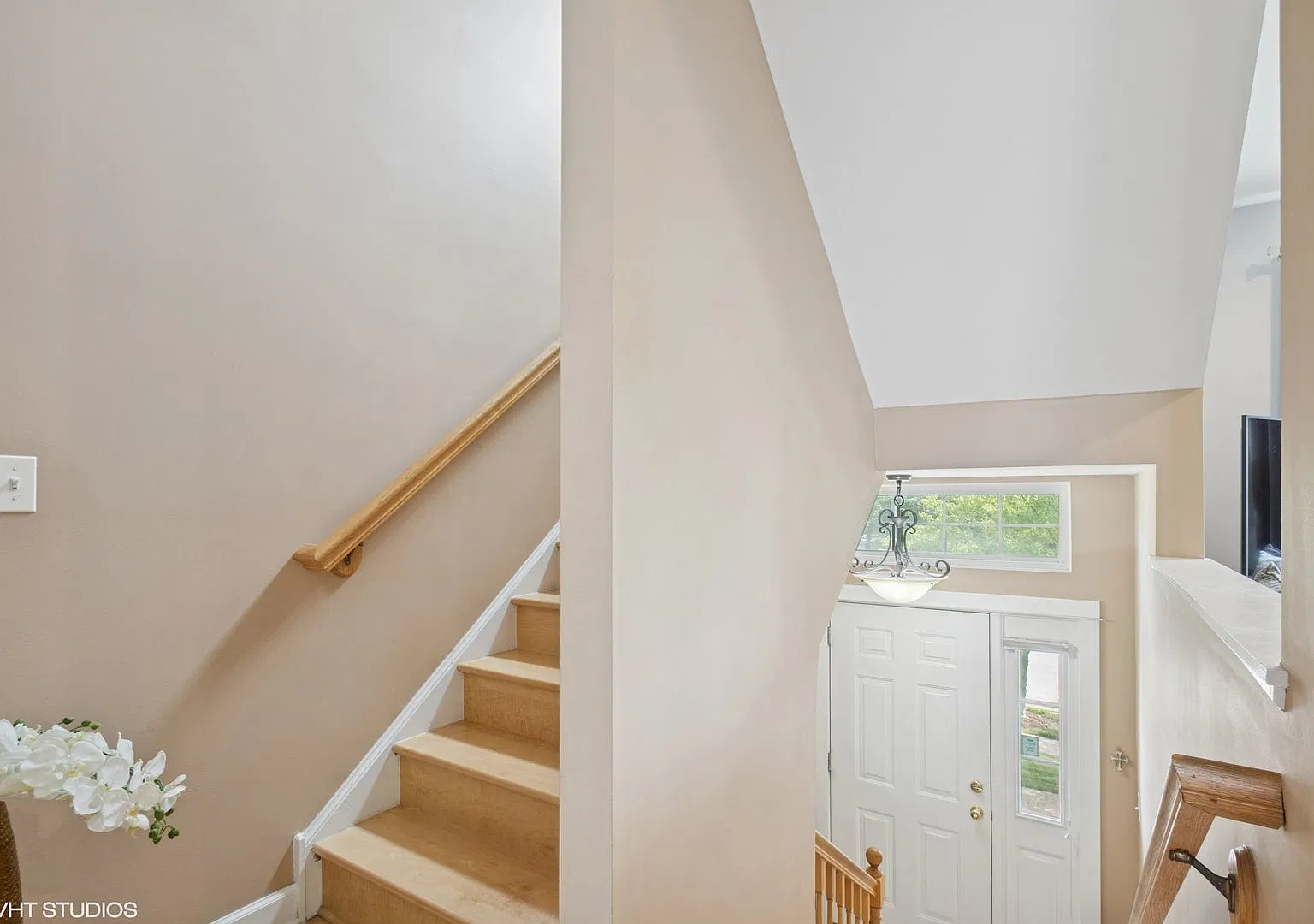 3 bed, 2.5 bath, 1600 sqft, $3,000 — Photo 2