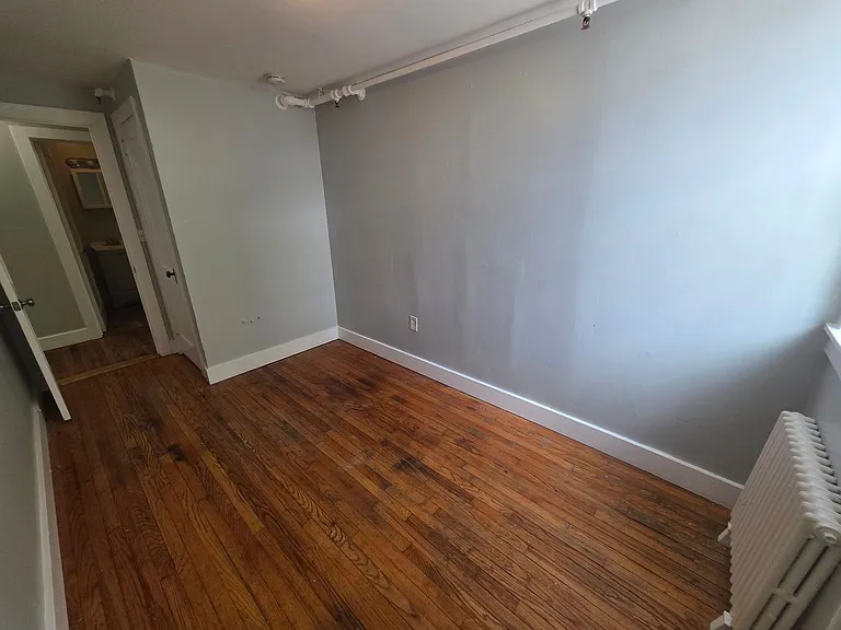 3288 Franklin Ave — Photo 9