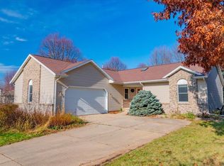 2 Clarendon Ct, Madison, WI 53704
