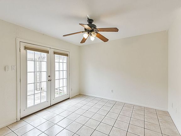 4th image of 724 Country Place Dr APT D