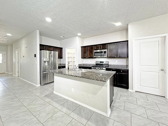 4th image of 4143 Summit Park Rd NE