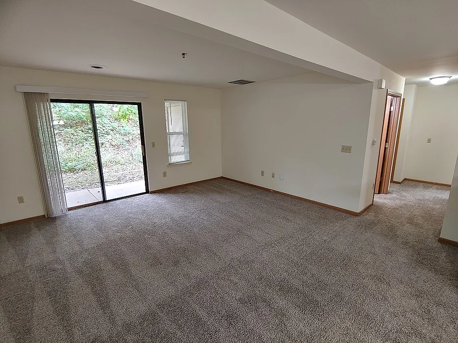 Brittany Hills — Photo 4