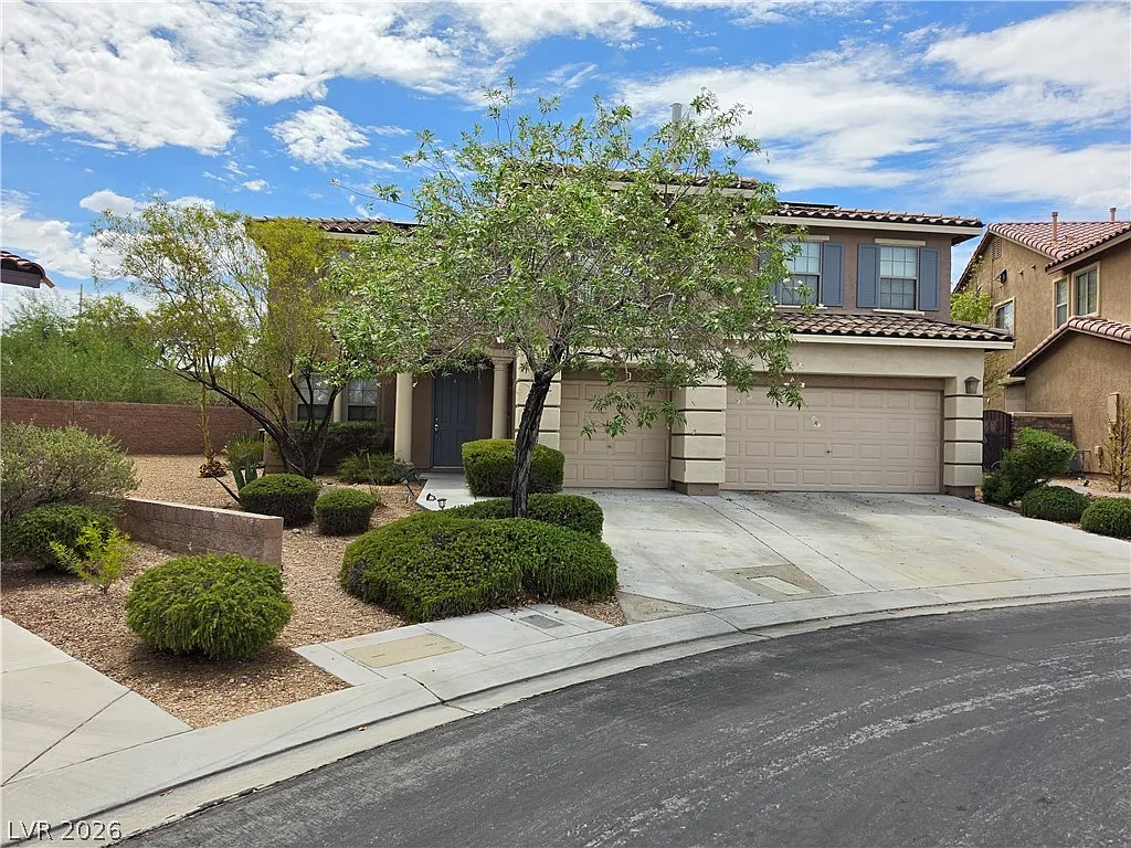 4 bed, 3.0 bath, 2706 sqft, $3,150 — Photo 2