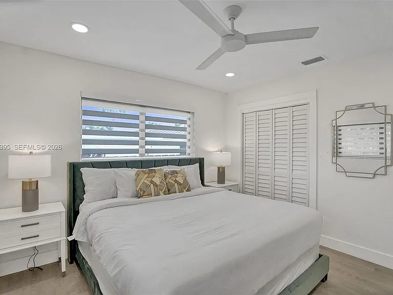 1141 N Northlake Dr — Photo 22