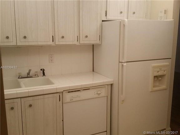 5th image of 2230 NE 56th Pl APT 228