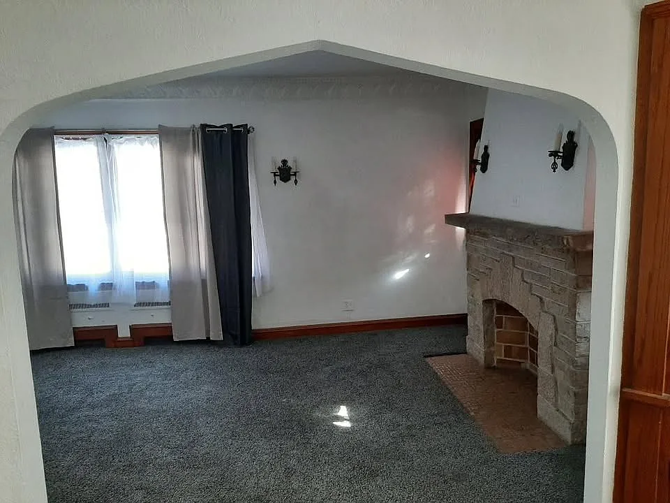 2 bed, 1100 sqft, $1,300 — Photo 4