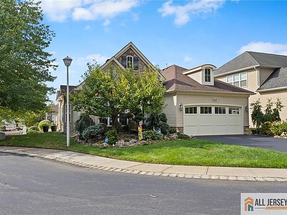 2nd image of 48 Merlot Ct