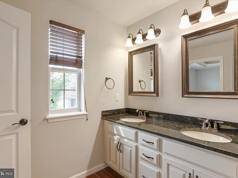 20 Delano Dr — Photo 27
