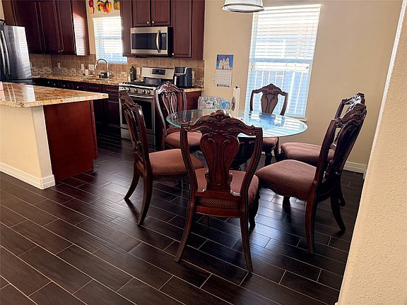 4th image of 1422 Meadowhigh Ln