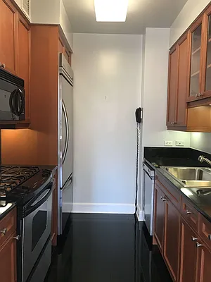 Rented by Kingstone Realty Inc | media 25