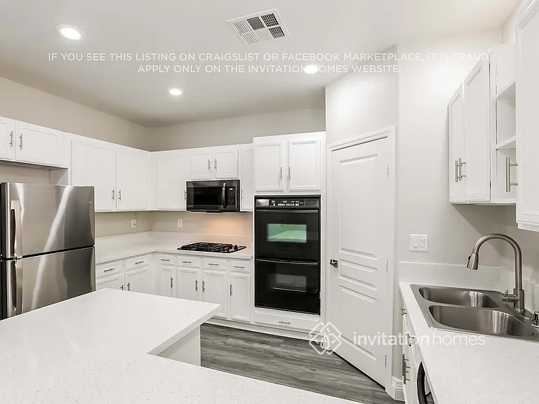 9378 Fort Defiance Ave — Photo 4