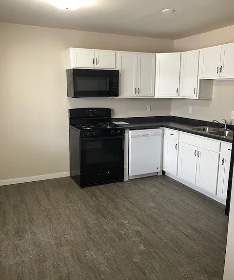 471 E State St #477 — Photo 5