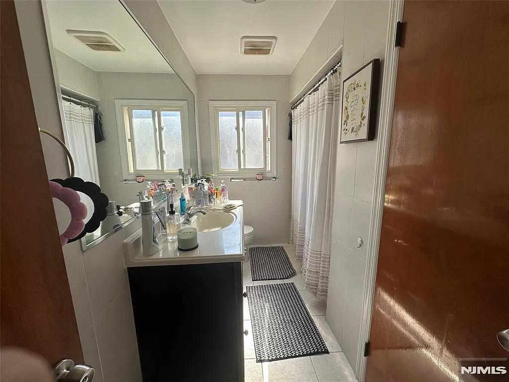 2 bed, $2,500 — Photo 3