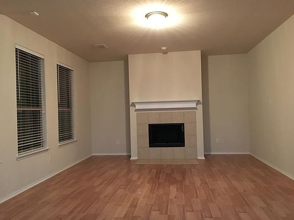 2nd image of 605 Twin Knoll Dr
