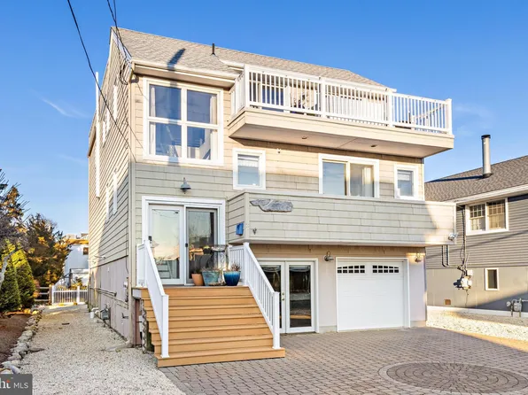 217 N 9th St, Surf City, NJ 08008