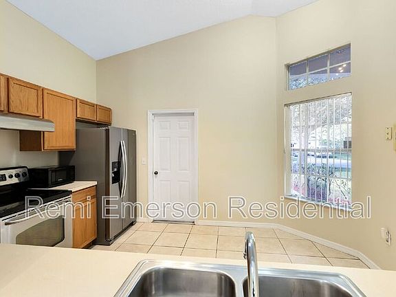 5th image of 2323 Hickory Pine St