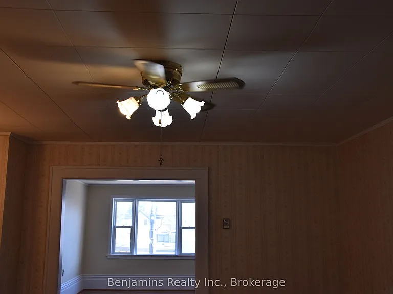 421 Main St S — Photo 10