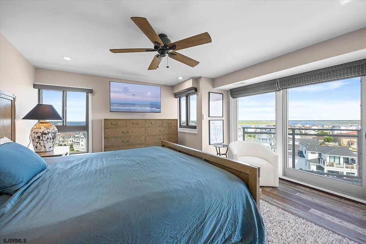 3 bed, 2.0 bath, 1966 sqft, $100,000 — Photo 3